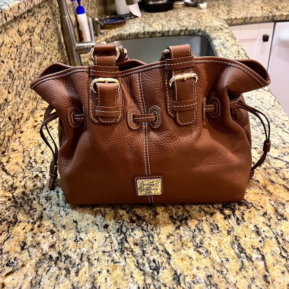 EUC Authentic Dooney&Bourke Leather Handbag 8X13